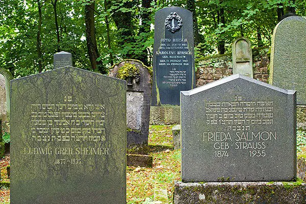 Foto Jüdischer Friedhof Homburg - Titelbild der Tour "Erinnerungsorte zur NS-Geschichte in Homburg"